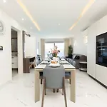 Ivory Seafront With Views!- Fl 8 By Homely Lejlighed