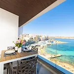 Ivory Seafront With Views!- Fl 8 By Homely