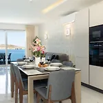 Lejlighed Ivory Seafront With Views!- Fl 8 By Homely *
