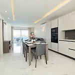 Lejlighed Ivory Seafront With Views!- Fl 8 By Homely