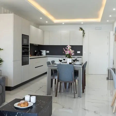 Apartman Ivory Seafront With Views!- Fl 8 By Homely *