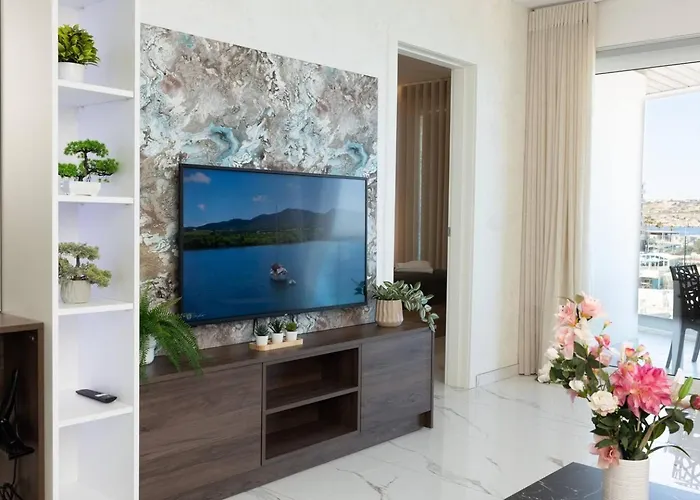 Ivory Seafront With Views!- Fl 8 By Homely St. Paul's Bay