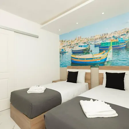 Ivory Seafront With Views!- Fl 8 By Homely