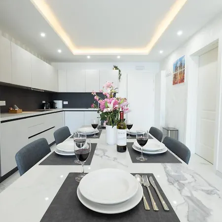 Ivory Seafront With Views!- Fl 8 By Homely Appartement