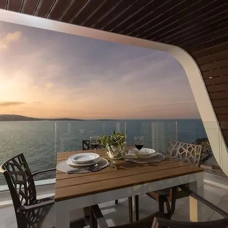 Ivory Seafront With Views!- Fl 8 By Homely Διαμέρισμα