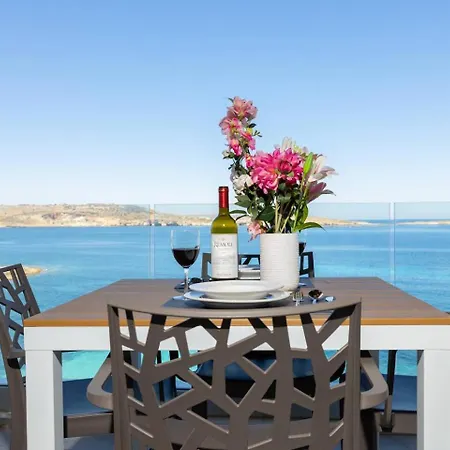 Ivory Seafront With Views!- Fl 8 By Homely *