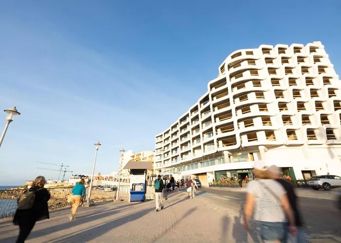 Ivory Seafront With Views!- Fl 8 By Homely * St Paul's Bay