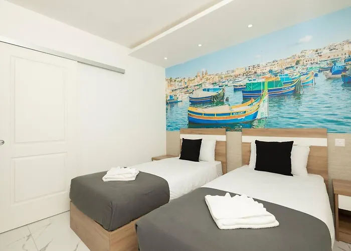 Ivory Seafront With Views!- Fl 8 By Homely