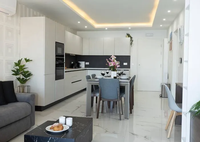 Appartement Ivory Seafront With Views!- Fl 8 By Homely *