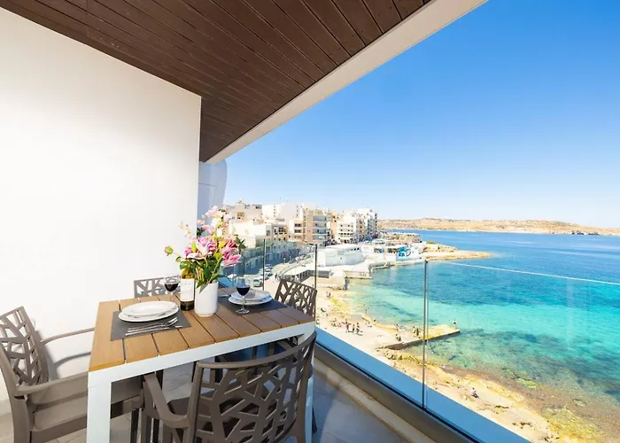 Ivory Seafront With Views!- Fl 8 By Homely