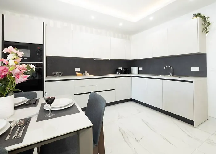 Ivory Seafront With Views!- Fl 8 By Homely Apartamento