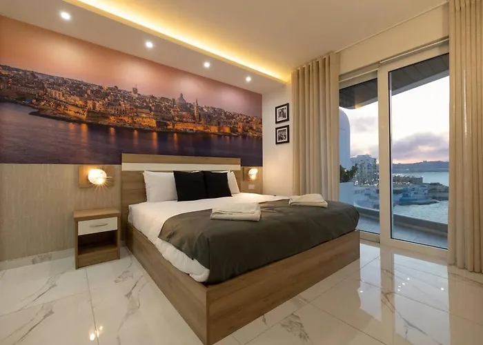 Ivory Seafront With Views!- Fl 8 By Homely *